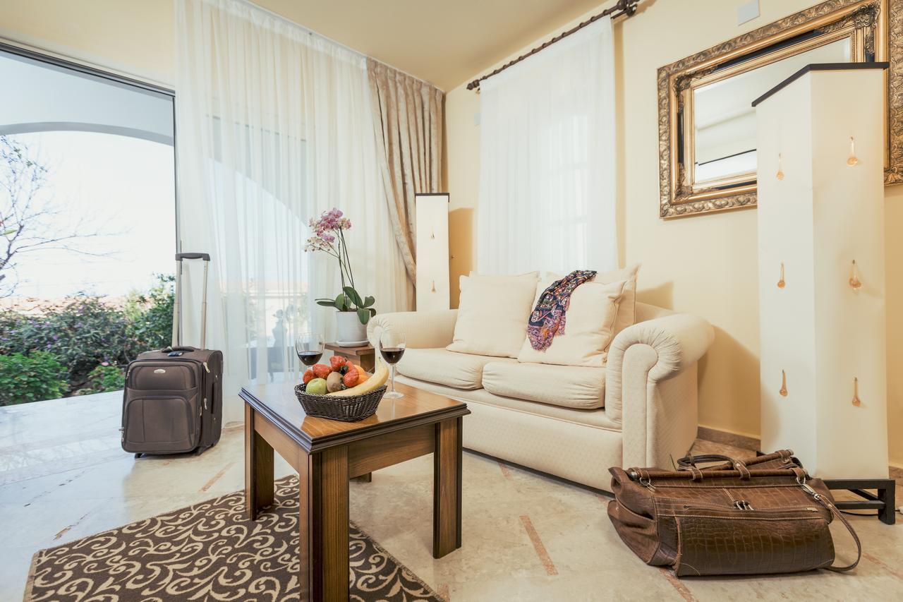 Bellapais Gardens Hostel Εξωτερικό φωτογραφία